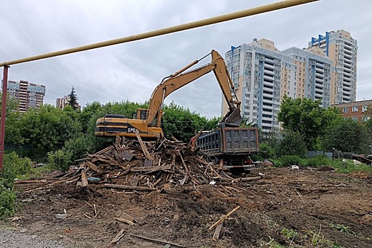 В центре Новосибирска начали опасный снос домов