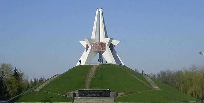 В Брянске начали поиски девушки, танцевавшей на Кургане Бессмертия