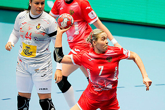 Россия разгромила Испанию в первом матче чемпионата Европы-2020 по гандболу