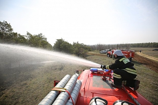 В Волгограде прошли учения МЧС по ликвидации ландшафтных пожаров
