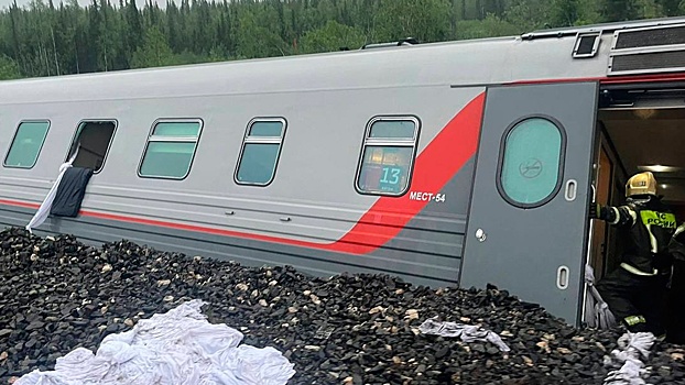 Проводник поезда рассказал о первых минутах после аварии в Коми