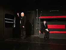 Спектакль по мотивам романа Ф.М.Достоевского "Идиот" в пространстве "Внутри". Режиссер Алексей Френкель.