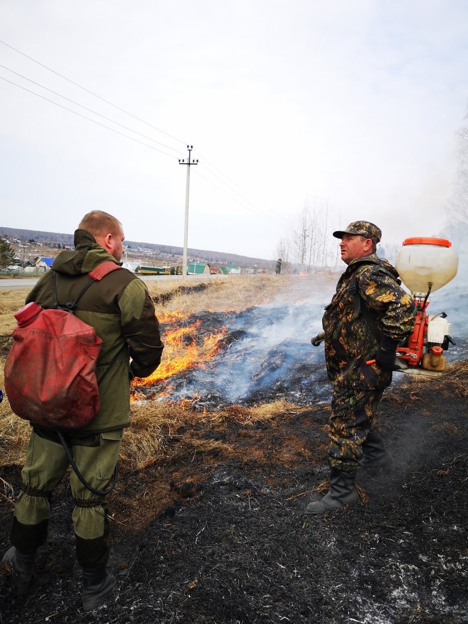 Опасность значительно возросла: более 50 возгораний на почве произошло в Кузбассе за день