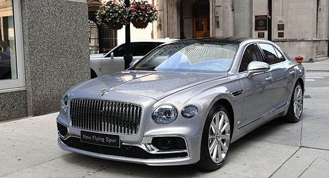 Bentley добавила новому Flying Spur четырехместный салон