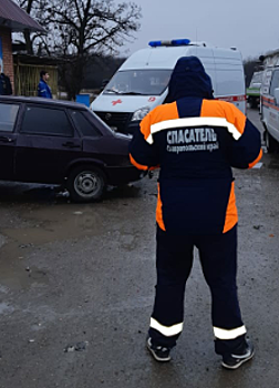 Спасатели помогли мужчине, попавшему в тройное ДТП