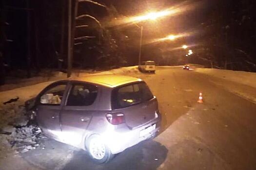 «Тойота» врезалась во встречную «Хонду» в Первомайском районе: пострадали двое