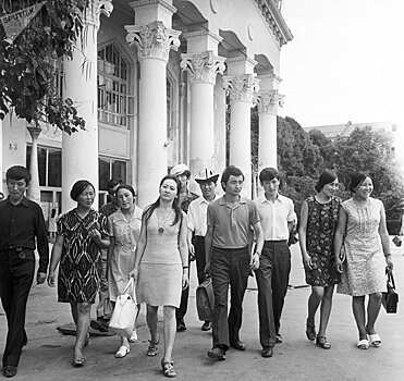 Найди свою маму — как выглядели студенты вузов Киргизской ССР