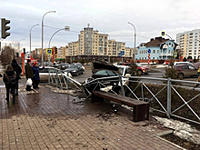 Машина врезалась в ограждение в Кемеровской области