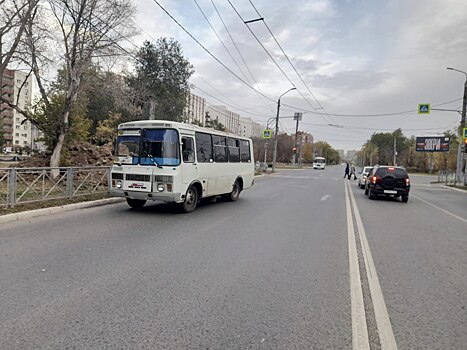 В Оренбурге под колеса автобуса попала молодая девушка