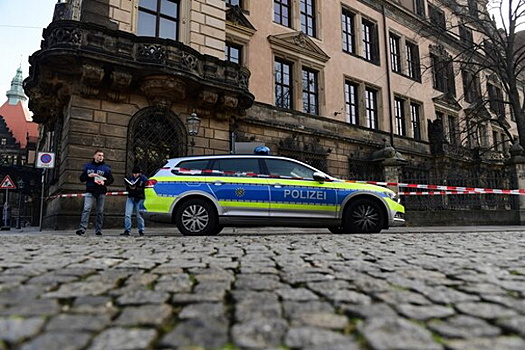 Неизвестный напал с ножом на прохожих в Дрездене
