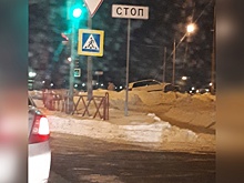 И снова этот этот поворот: внедорожник улетел в центре на сугроб