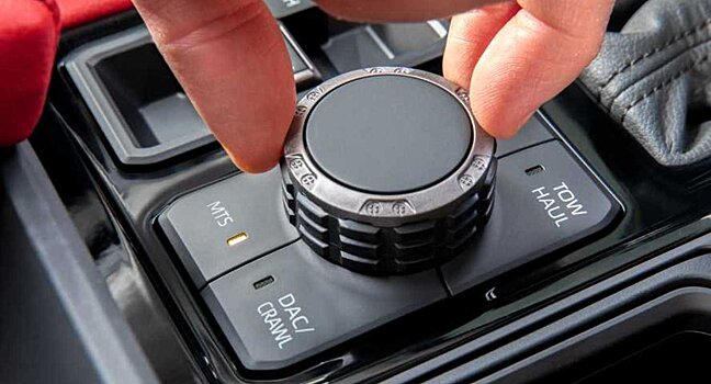 Toyota не смогла скрыть оснащение новой рамной Tundra. Моторная гамма внедорожника частично рассекречена