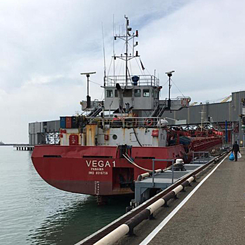 Моряки на задержанном судне в порту Туапсе жалуются на нехватку воды и еды