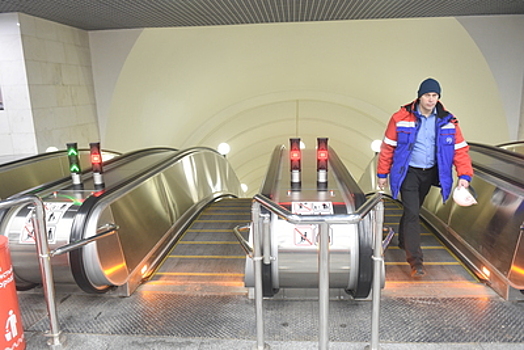 Монтаж эскалаторов завершили в вестибюле станции «Авиамоторная» Большого кольца метро