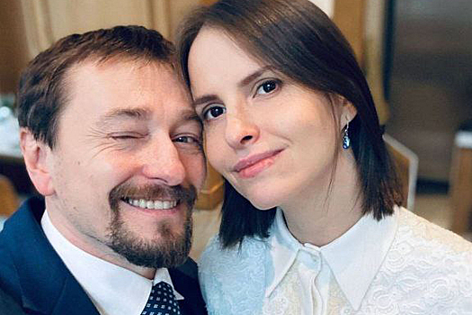 Безруков опубликовал фото с венчания в день годовщины свадьбы