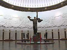 Сурайкин посетил посвященную Сталинградской битве выставку в Музее Победы