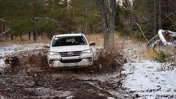 Тест-драйв Toyota Fortuner. Испытание младшего брата TLC Prado