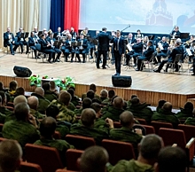 Фронтовые бригады: солисты Челябинской филармонии дали концерт в клубе танковой дивизии ЦВО