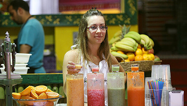 Ученые выяснили, чем опасен фруктовый сок