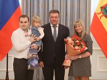Любимов вручил дольщикам «Аэробус» ключи