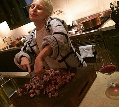 Леди Гага устроила романтический ужин для возлюбленного