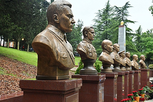 В Сочи ко Дню Победы открыли Аллею маршалов Советского Союза
