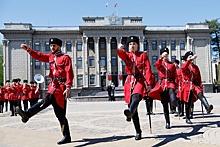 В Краснодаре возобновили красочный казачий церемониал "Час Славы Кубани"