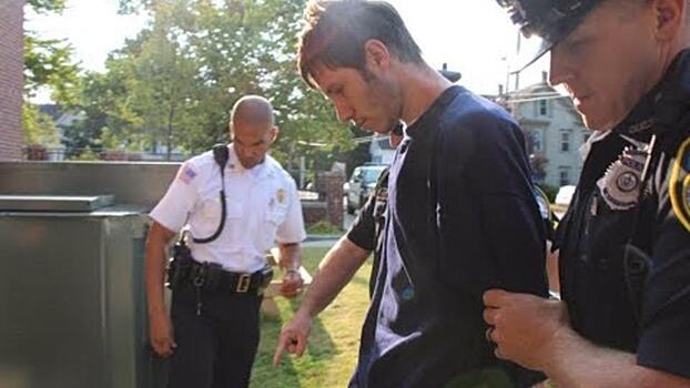 Голый маньяк-музыкант забил битой четырех пенсионеров