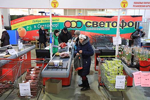 В Петербурге закрыли три магазина сети «Светофор»
