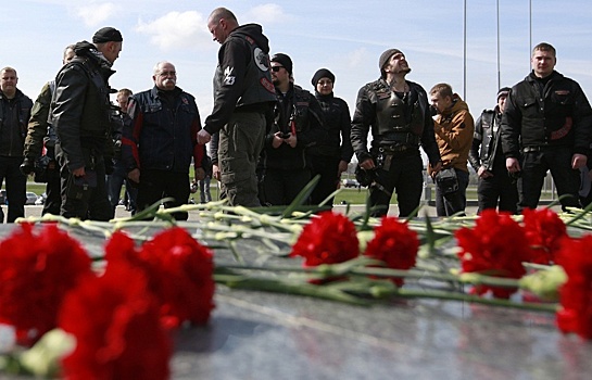 "Ночные волки" почтили память советских воинов-освободителей в Праге