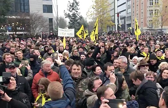 Около 5,5 тысяч человек в Брюсселе вышли на акцию против пакта ООН о миграции