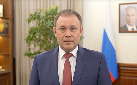 Илья Середюк поздравил жительниц Кузбасса с Днём матери