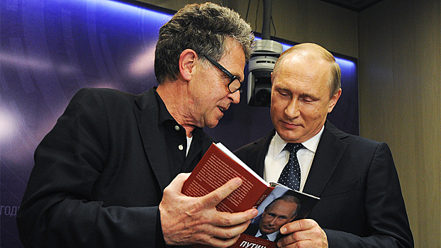 В ФРГ приостановили продажу книг о Путине журналиста Зайпеля