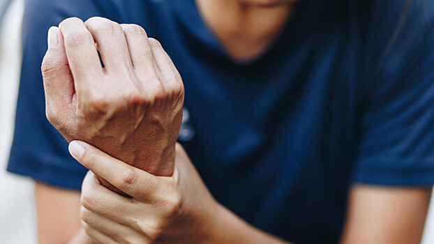 Невролог назвал боль в руках или ногах возможным маркером тромбоза