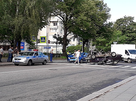 В Выборге на пересечении бульвара Кутузова и проспекта Ленина серьезное ДТП