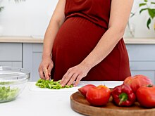 У женщины забрали ребёнка после съеденного салата с маком. Почему это произошло