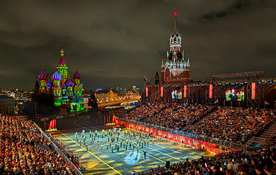 Фестиваль "Спасская башня" завершился грандиозным концертом на Красной площади