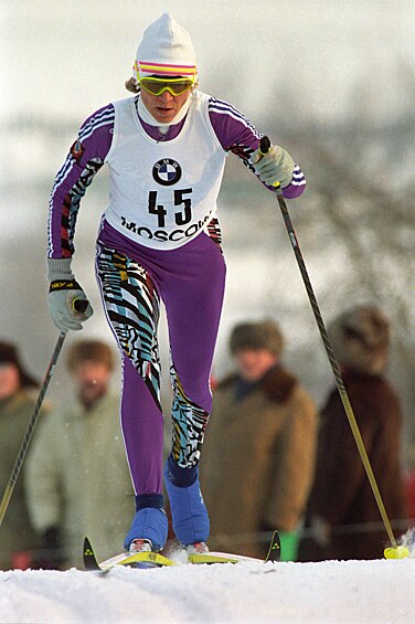 Раиса Сметанина — советская и российская лыжница, 4-кратная олимпийская чемпионка, 7-кратная чемпионка мира. Сметанина — обладательница неофициального Кубка мира сезона 1980/81 годов, одна из самых успешных гонщиц за всю историю лыжного спорта. Первая в истории спортсменка, которая выиграла 10 медалей на зимних Олимпиадах. Для стиля бега Раисы Сметаниной были характерны плавность хода и очень большая сила толчка