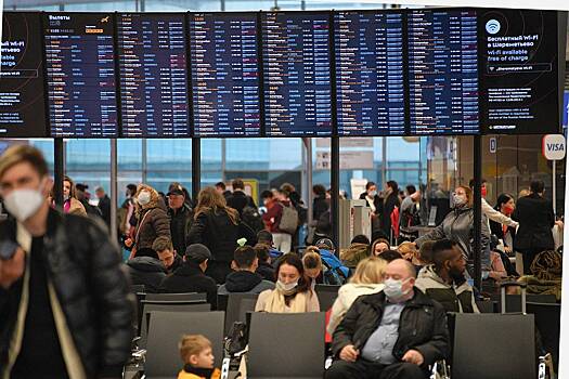 Сотрудник авиакомпании брал деньги с пассажиров за бесплатные услуги