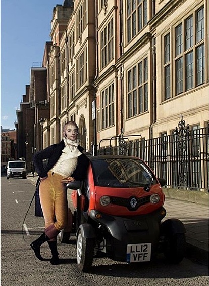 Прекрасный кадр для Instagram: "Я и моя машина". Определенно, этот щеголь пользовался бы популярностью у светских дам.