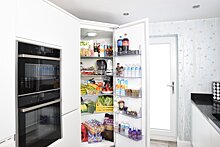 Выкидываем консервы и соблюдаем "соседство": чистим холодильник правильно