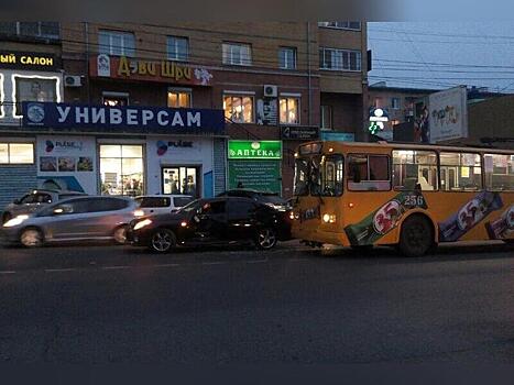 Большая пробка образовалась в центре Читы из-за троллейбусов