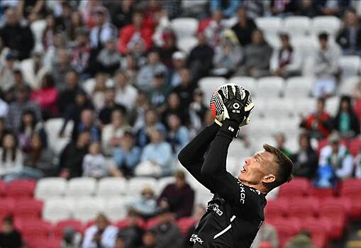 Экс-вратарь сборной России обвинил бывшую жену в мошенничестве с дорогими квартирами