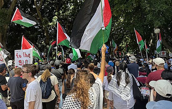 В Сиднее на акцию в поддержку Палестины вышли несколько тысяч человек