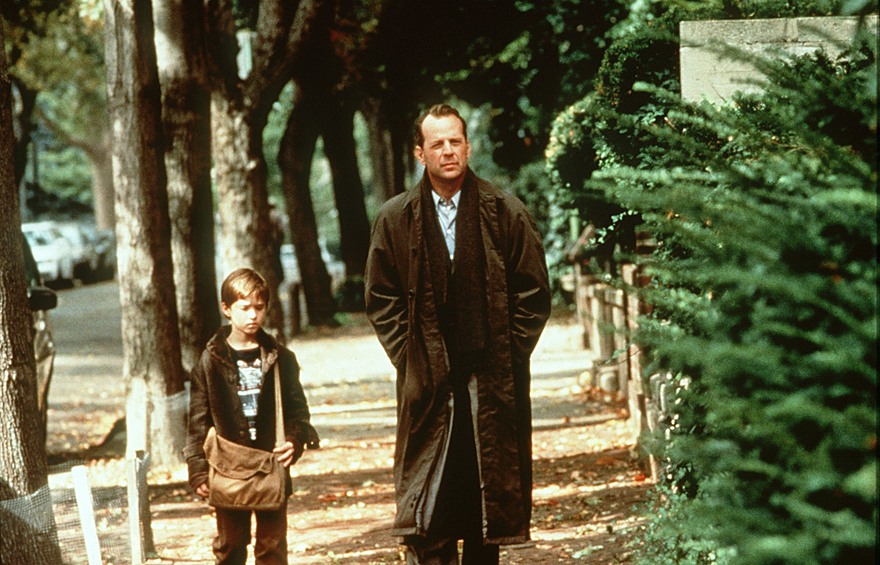Брюс Уиллис в роли специалист по детской психологии Малкольма Кроу в фильме «Шестое чувство», 1999 год