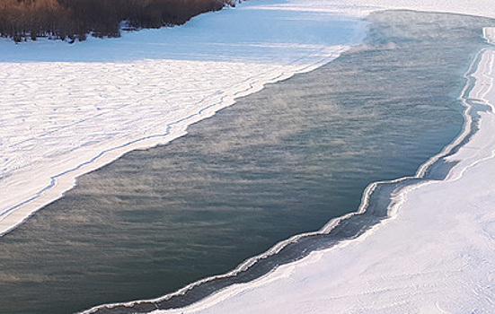 Эксперты считают, что незамерзающая полынья на Иртыше в Омске не угрожает экологии реки