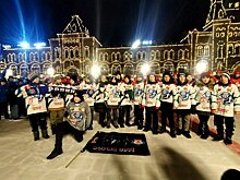 Мальчишки из «Родины» везут с Красной площади бронзовые медали