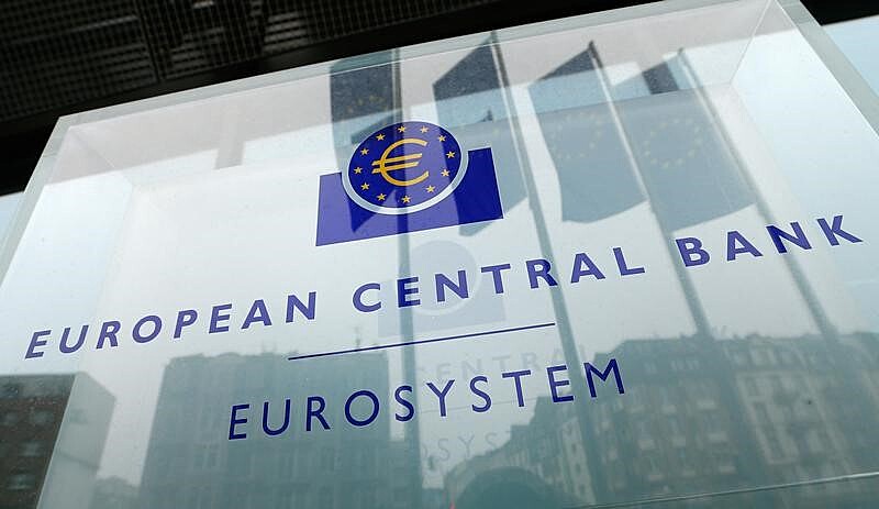 Эксперты: ЕЦБ не решится действовать и не изменит ставку