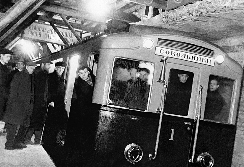 Первый поезд Московского метро совершает пробный рейс, 1934 год
