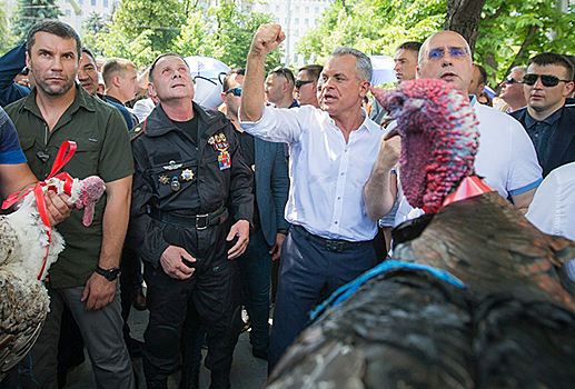 Главный коррупционер Молдавии помирил Россию и Запад